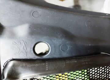 Peugeot 307 (2001-2008) Ön Cam Izgarası (PSA İthal)