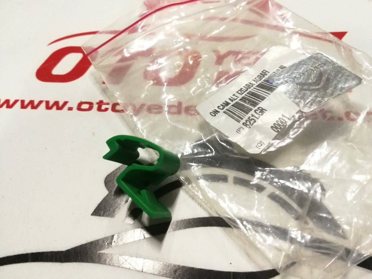 PEUGEOT BİPPER (2008-2017) ÖN CAM IZGARA AGRAFI (ORİJİNAL)