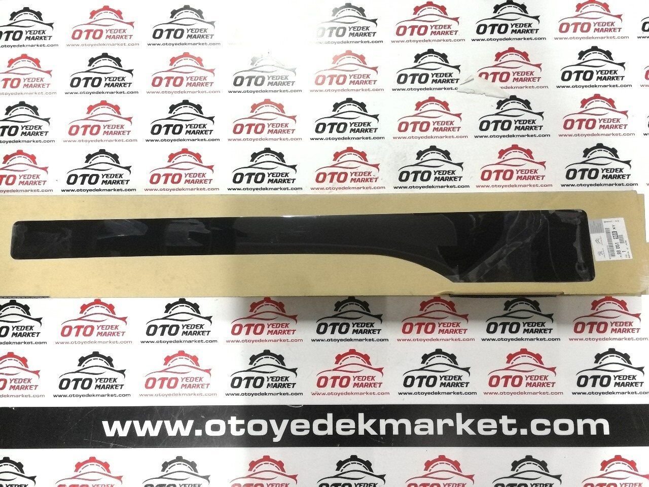 CİTROEN C4 CACTUS ÖN CAM BANDI SAĞ (ORJİNAL)