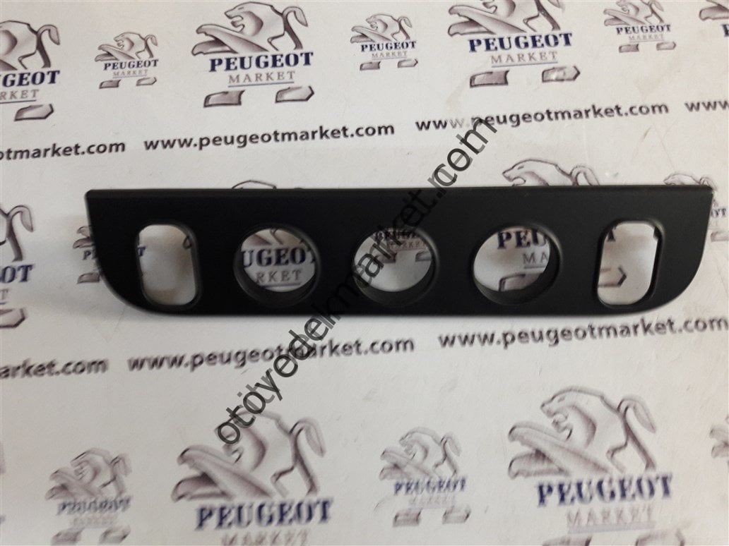 PARTNER KONSUL DÜĞME YUVASI 5 DELİKLİ