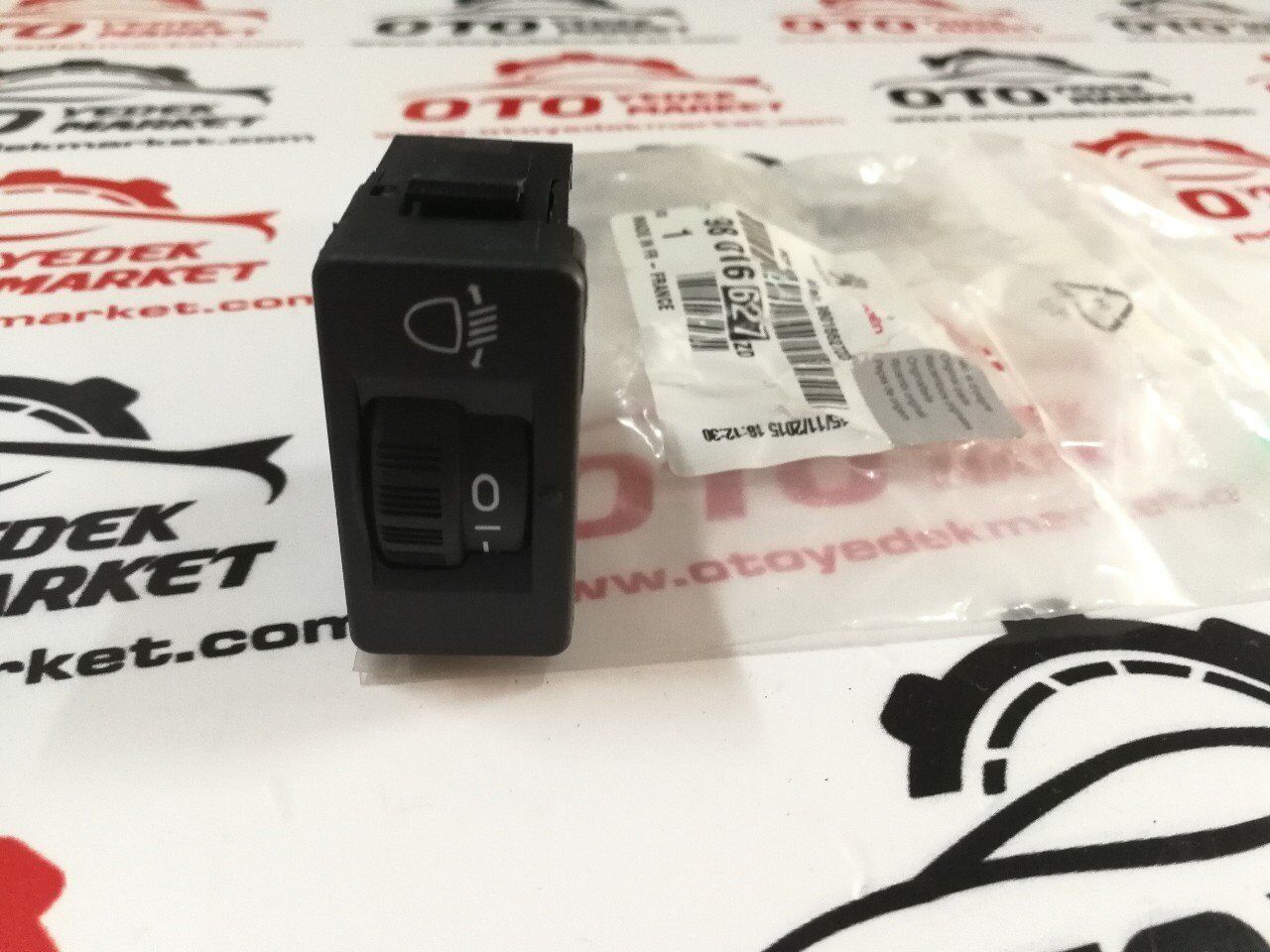 PEUGEOT 208 FAR AYAR DÜĞMESİ (ORJİNAL)