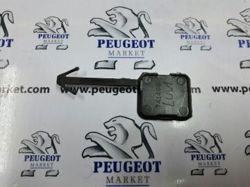 PEUGEOT 407 ÖN TAMPON ÇEKİ DEMİR KAPAĞI