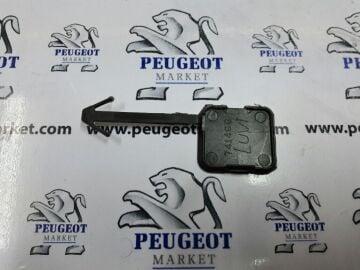 PEUGEOT 407 ÖN TAMPON ÇEKİ DEMİR KAPAĞI